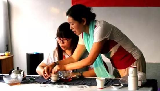 文化活動百花齊放，文化培訓(xùn)異彩紛呈